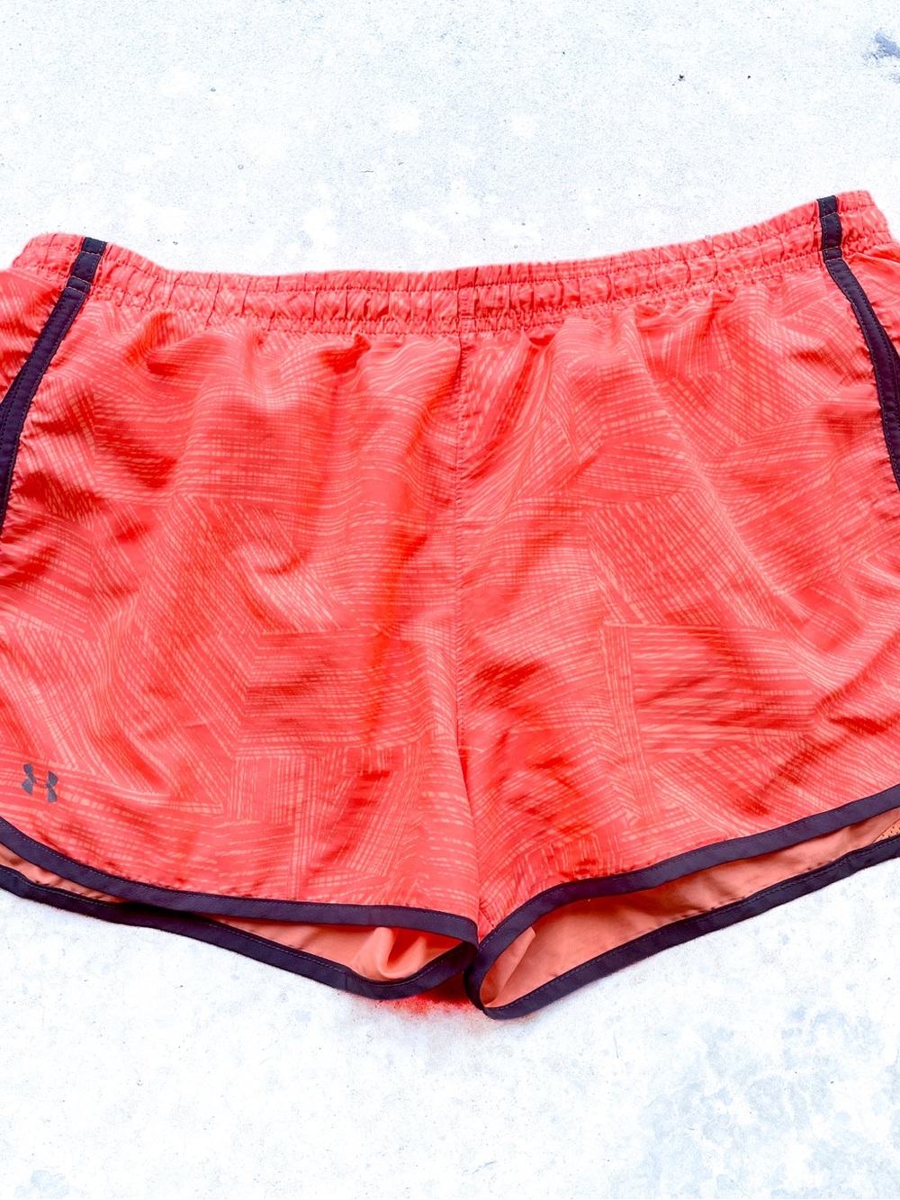 Under Armour HeatGear Large Coral Printed Running Athletic Shorts